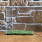 Display Fußball aus Acrylglas mit Kunstrasen<br>(ohne Ball)